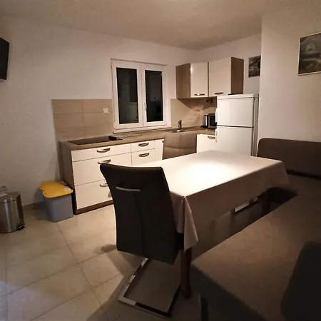 Seaside Laurus Apartman *