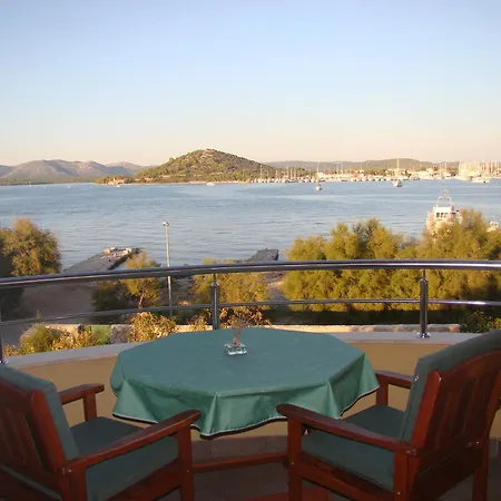 Seaside Laurus Apartment Murter