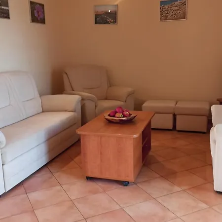 Seaside Laurus Apartment Murter