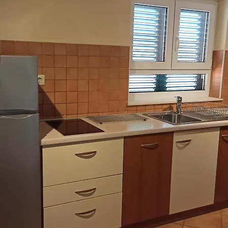 Seaside Laurus Apartment Murter