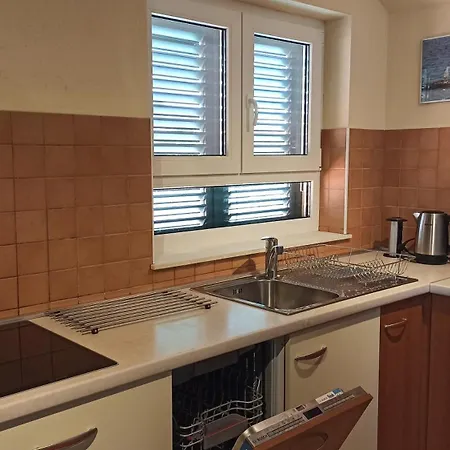 Seaside Laurus Apartman Murter