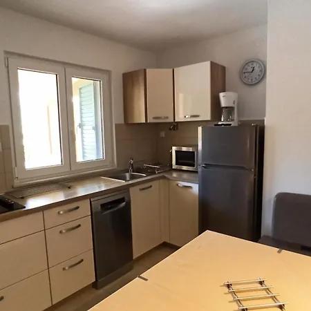 Seaside Laurus Apartment