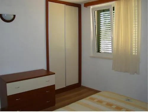 Seaside Laurus Apartament *