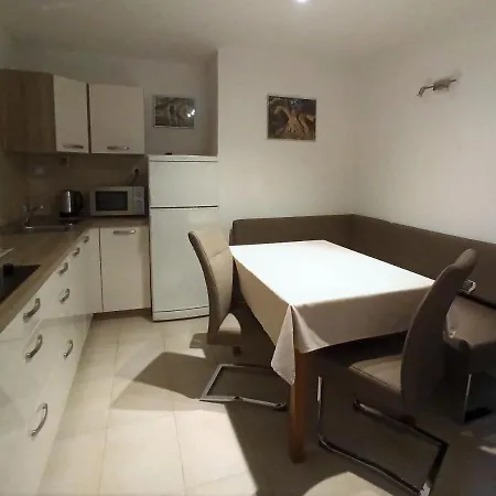 Seaside Laurus Apartment Murter